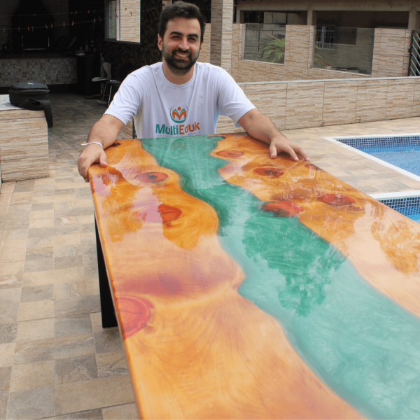 Resina Epoxi Plus 8000 Transparente Para Altas Espessuras Com Proteção UV Com Endurecedor (1,300 Kg)