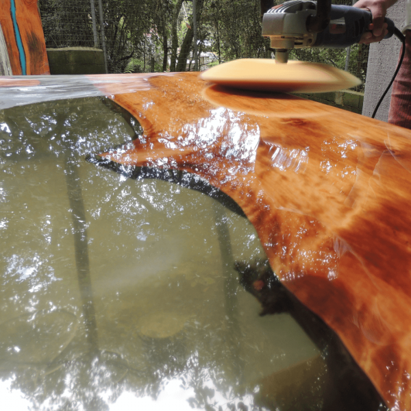 Resina Epoxi Plus 8000 Transparente Para Altas Espessuras Com Proteção UV Com Endurecedor (1,300 Kg)